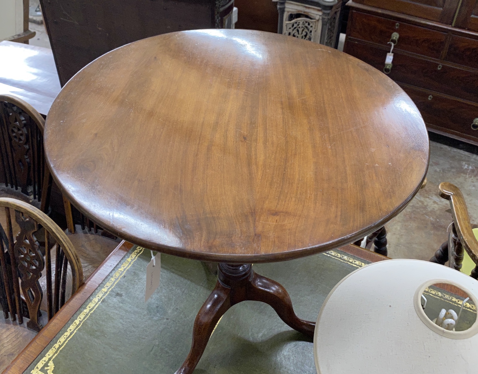 A George III mahogany bird cage tilt top tripod tea table, diameter 46cm, height 86cm